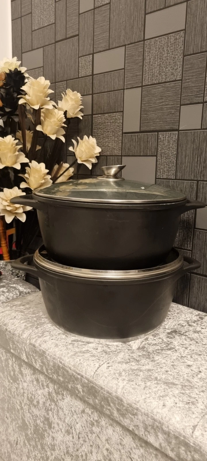 2pcs 34cm Die Cast Non Stick Stockpot with glass lid cooking pots. Used once.