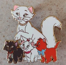 Fantasy Pin - Disney Aristocats Duchess with Kittens Berlioz Marie & Toulouse