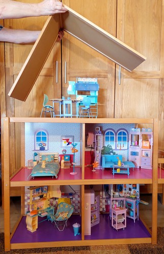 Maison de poupées Barbie en bois - meublée - 5 pièces et balcon - toit amovible - Photo 2/24