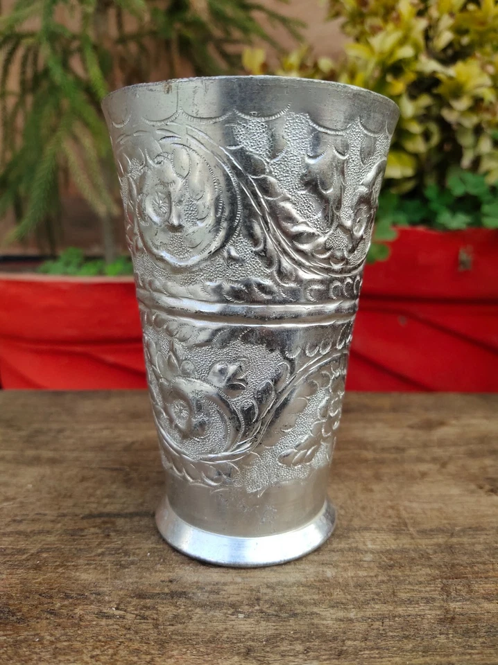 Taza de vidrio en relieve de hoja floral plateada tallada a mano antigua rara de colección  Foto 4 de 4