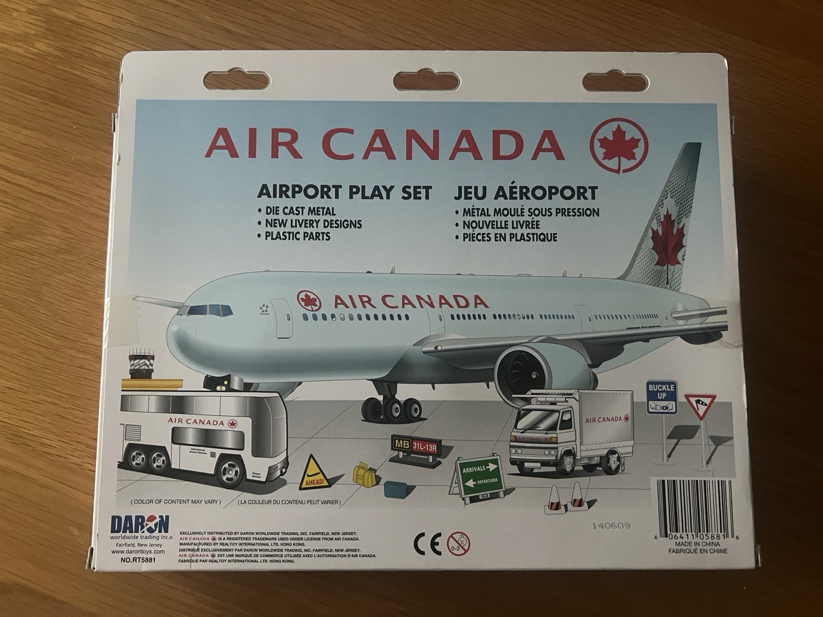 AIR CANADA AIRPORT PLAYSET & Model Aircraft ORIGINAL Great Gift &  Toy