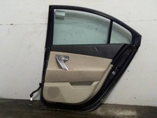Porte arrière et accessoires Nissan PRIMERA