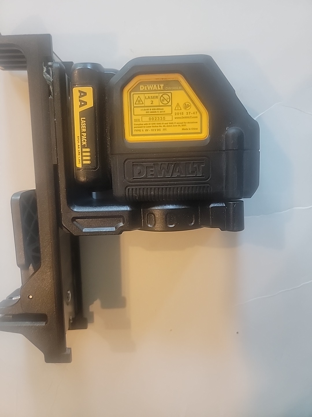 USED PERFECT DeWalt DW088LR 12V Red Cross Line Laser Level   w/Battery Pack 6v 