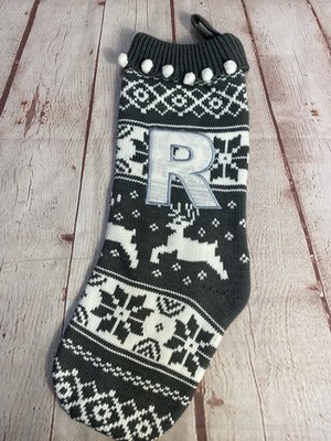 Matalan grau & weiß Fairisle gestrickter Weihnachtsstrumpf Buchstabe Initiale R auf