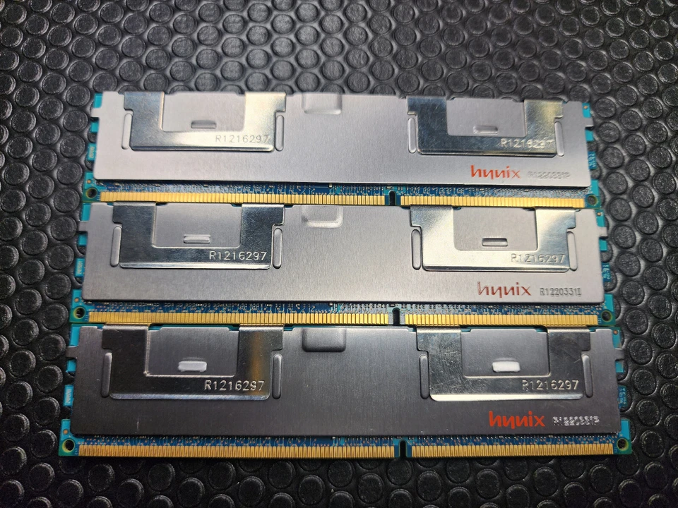 Kingston KVR 24GB ECC Servidor RAM PC3-10600 - KIT 3x8GB - KVR1333D3D4R9SK3/24G Foto 2 de 3