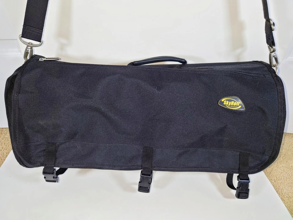 Bolsa de viaje tubular Sky Roll negra y equipaje negro. Limpio en muy buen estado Foto 3 de 4