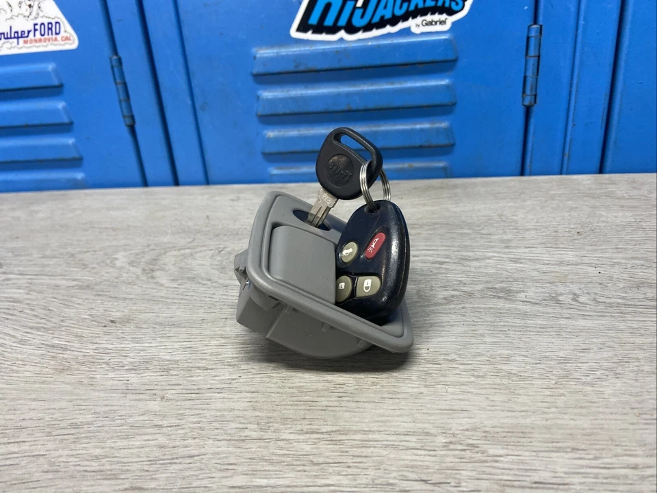 1998-2005 Buick Park Avenue OEM caixa de luvas trava de porta chave cinza - Imagem 3 de 4