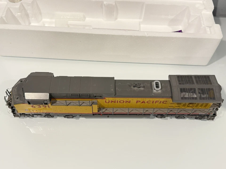 MTH AC4400CW Diesel Engine (Non-Powered) - 20-2632-3 Union Pacific #6391 USED - Image 2 of 4