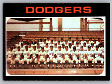 1971 TOPPS #402 LOS ANGELES DODGERS TEAM CARD W/DON SUTTON & WALTER ALSTON