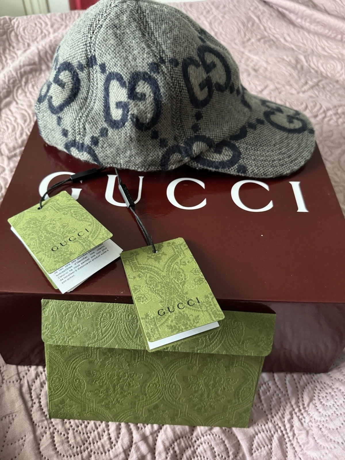 Cappellino Gucci Big GG in lana taglia media..prezzo consigliato £ 480..scatola ed etichetta tutto incluso