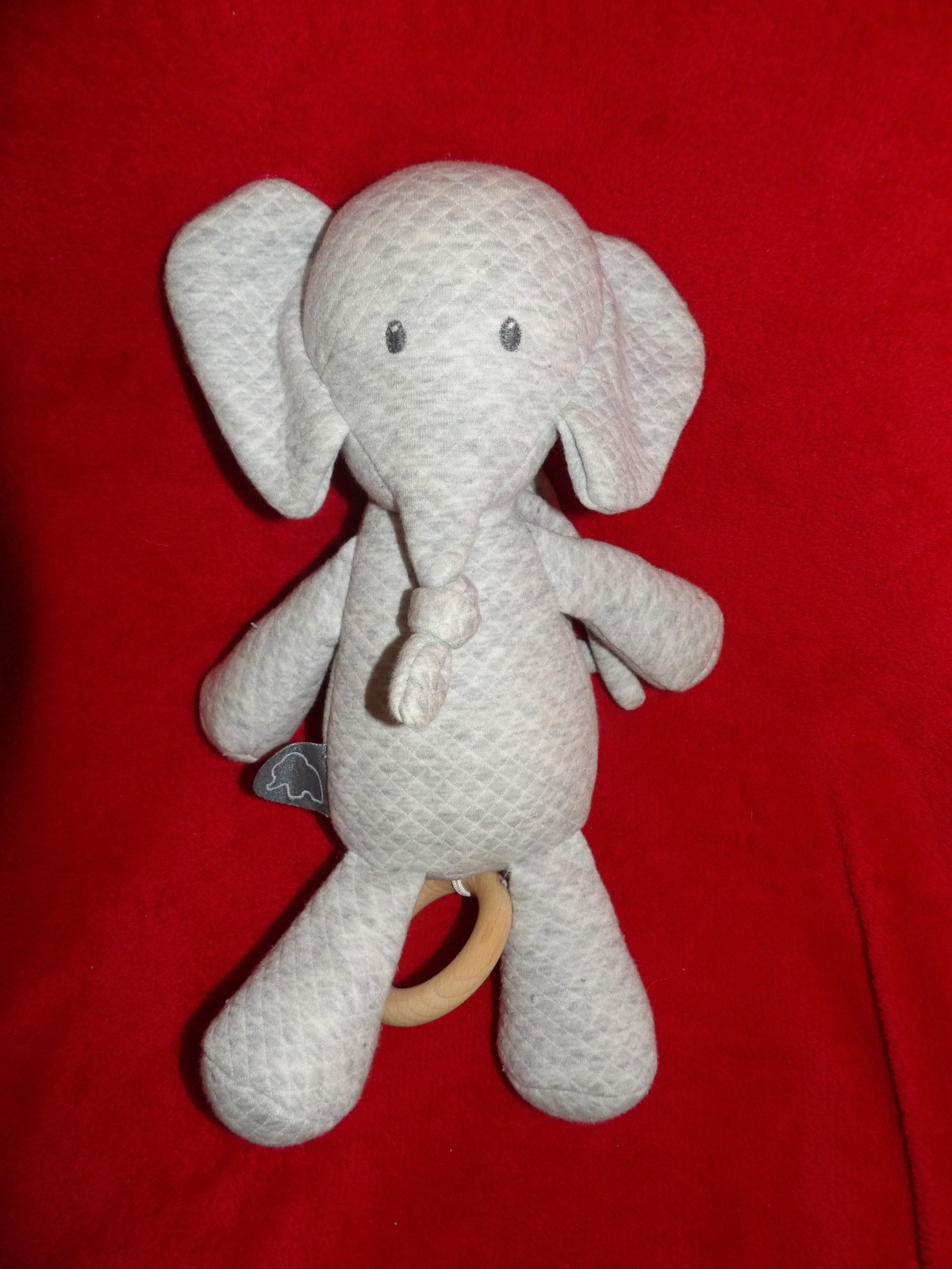 Peluche musicale éléphant Tembo Nattou gris clair pour calmer les pleurs nocturnes des nourrissons