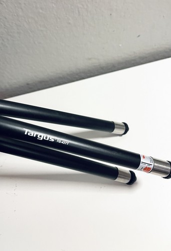 Targus Portable Tripod TG-42TT Extends 11" to 42” Desk/Travel Lightweight Black - Picture 4 of 7