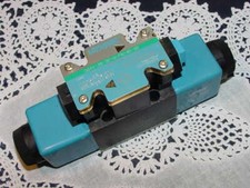 Vickers DG4V-3S-3C-M-FW-B5-60 Directional Control Valve Solenoid Activated NEW!