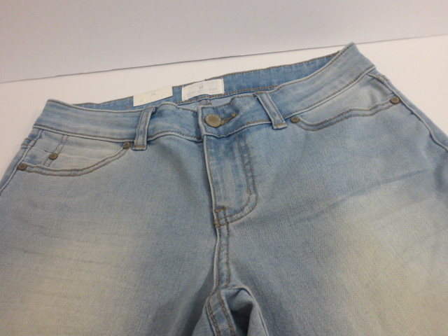 CASLON Size 25 Distressed Skinny Ankle Jeans in light bluee NWT CASLON Size 25 Distressed Skinny Ankle Jeans in light bluee NWT