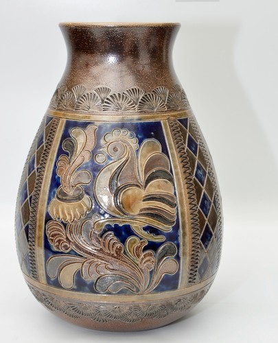 Westerwald Keramik Vase Handarbeit Ritz-Dekor H.26 cm Hahn, Vogel Eichhorn Dekor