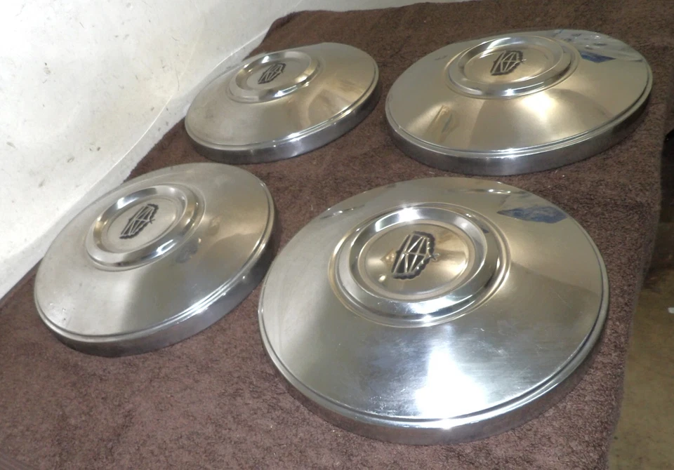 Torino Ranchero Galaxie LTD II 1972-1979 P/C Montego Nuevo de Lote Antiguo Tapacubos de Rueda para Plato para Perros Foto 4 de 4