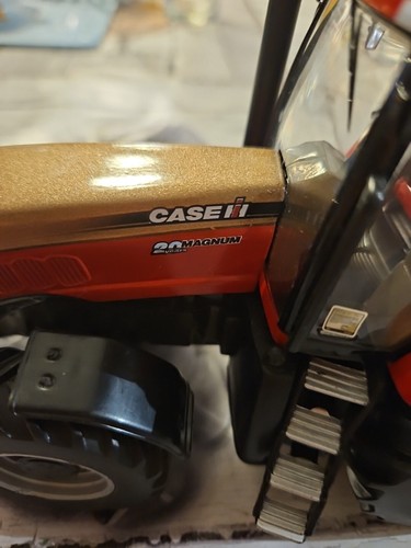 Case Ih Magnum 305 Gold Signature Edition modello trattore - Foto 6 di 12