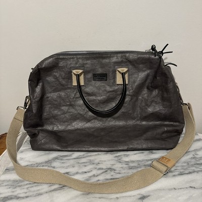 The  paper bag  UASHMAMA Large Weekender Crossbody Bag in Gunmetal Made In Italy