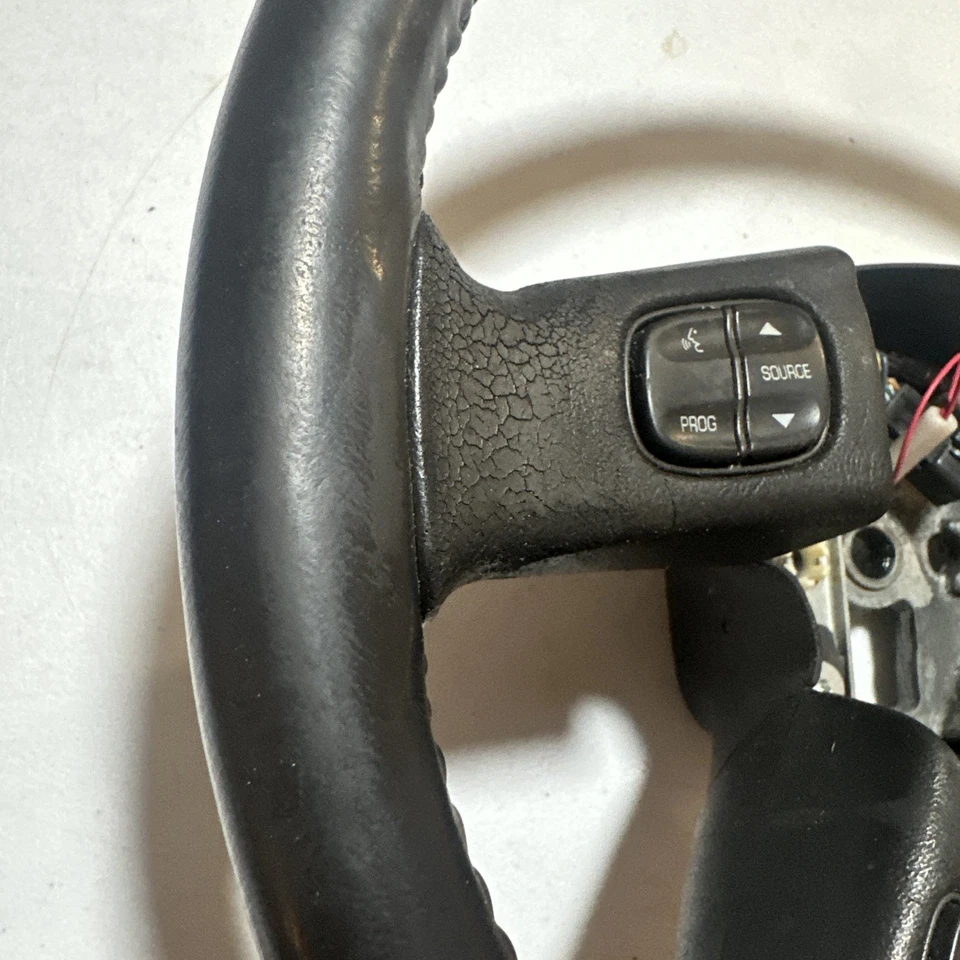 Volante Chevy Silverado 2003-2006 cuero 1500 2500 3500 HD Foto 2 de 4