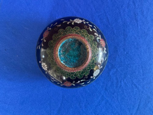 Antique Japanese Cloisonné Round Box with Butterfly Decoration - Picture 9 of 9