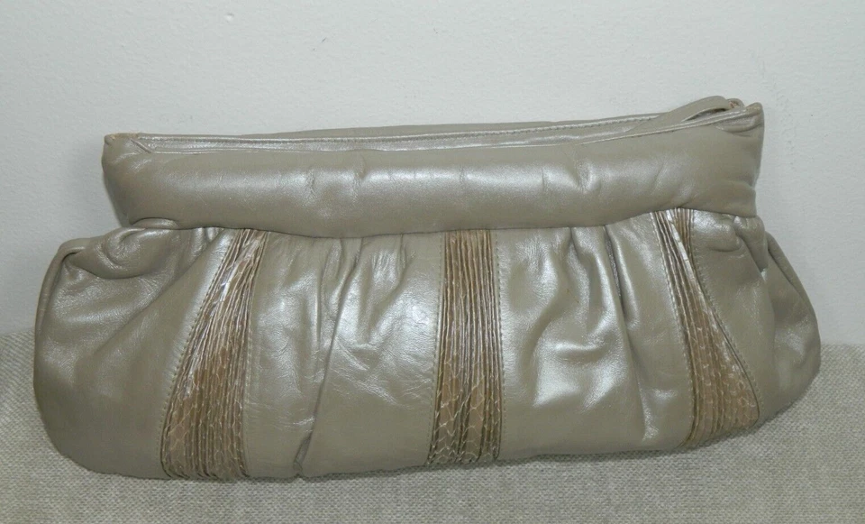 Bolso colgante Timmy Woods Beverly Hills de cuero beige con plisado de cocodrilo vintage  Foto 3 de 4