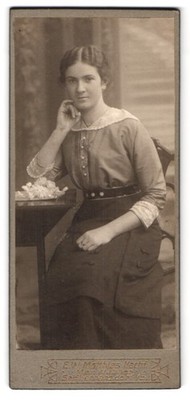 Fotografie E. W. Matthias Nachf., Seifhennersdorf i. S., Portrait junge Frau im 