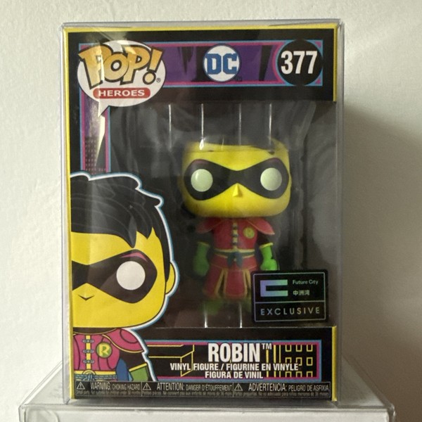 Funko Pop Robin #377 Future City exclusivo Blacklight