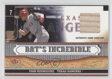 2002 Fleer Genuine Bat's Incredible Bat Ivan Rodriguez HOF g6w