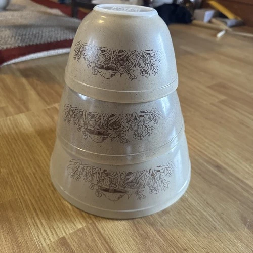 Vintage PYREX Forest Fancies Mushroom Mixing Bowls 401 402 403 Set Of 3