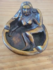 Vintage NUDE WOMAN ASHTRAY Reclining LADY 60s you can use it as a coin dish