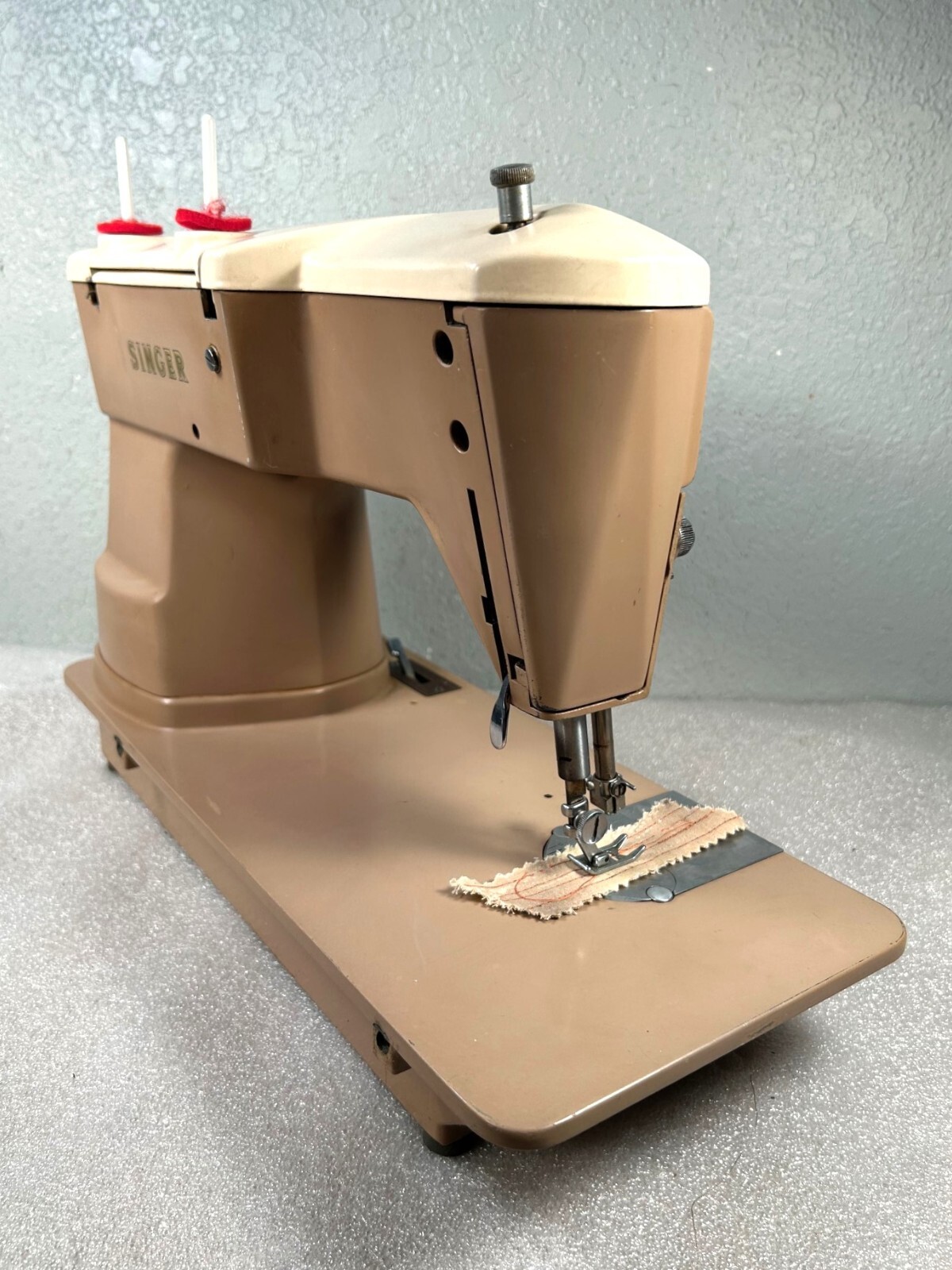1955 Singer 401A Sewing Machine Strong Runner will sew Silk to Leather