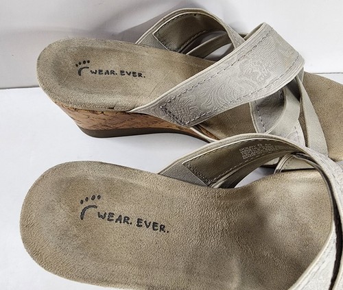WEAR. EVER Goldy Embossed Floral Tan/ Beige Wedge SLIDES Size 8M-Nice - Picture 4 of 9