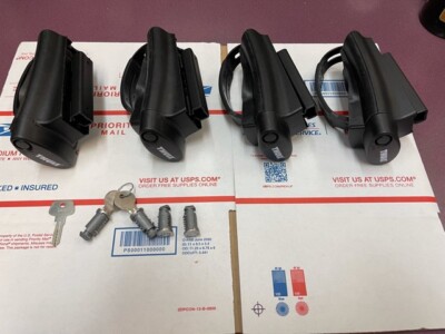 Thule 450R Rapid Crossroad Foot Pack includes Thule 544 One Key System Lock