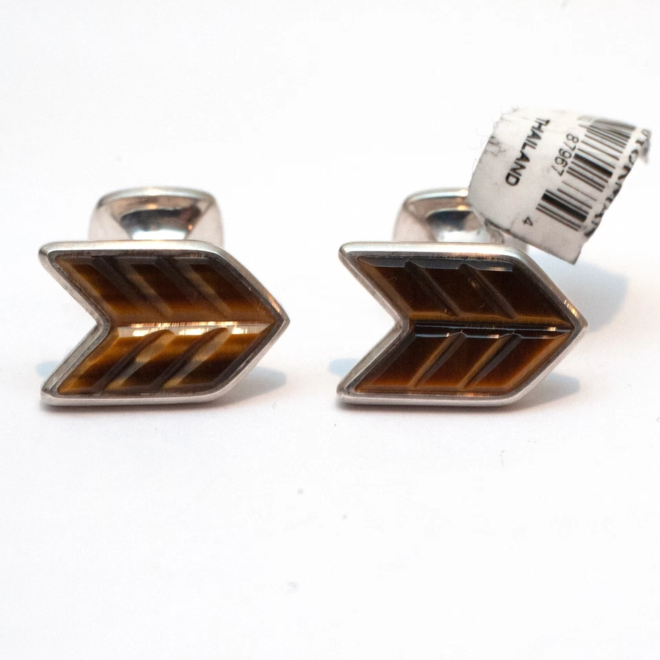 Nuevos gemelos de piedra con flecha Chevron para hombre David Yurman en plata y ojo de tigre Foto 2 de 4