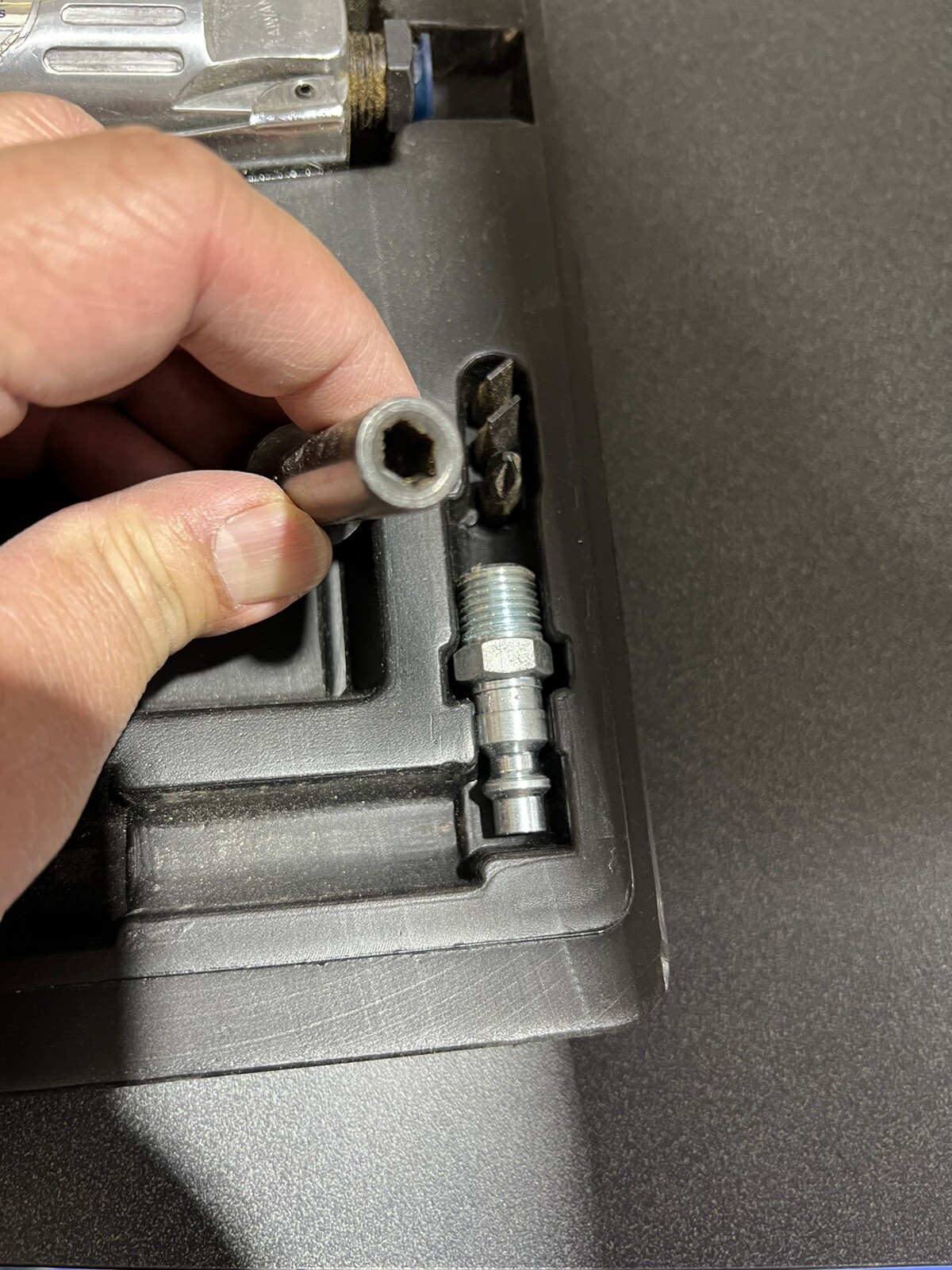 Northern Industrial 3/8 in. Drive Air Ratchet Kit / Impact Socket