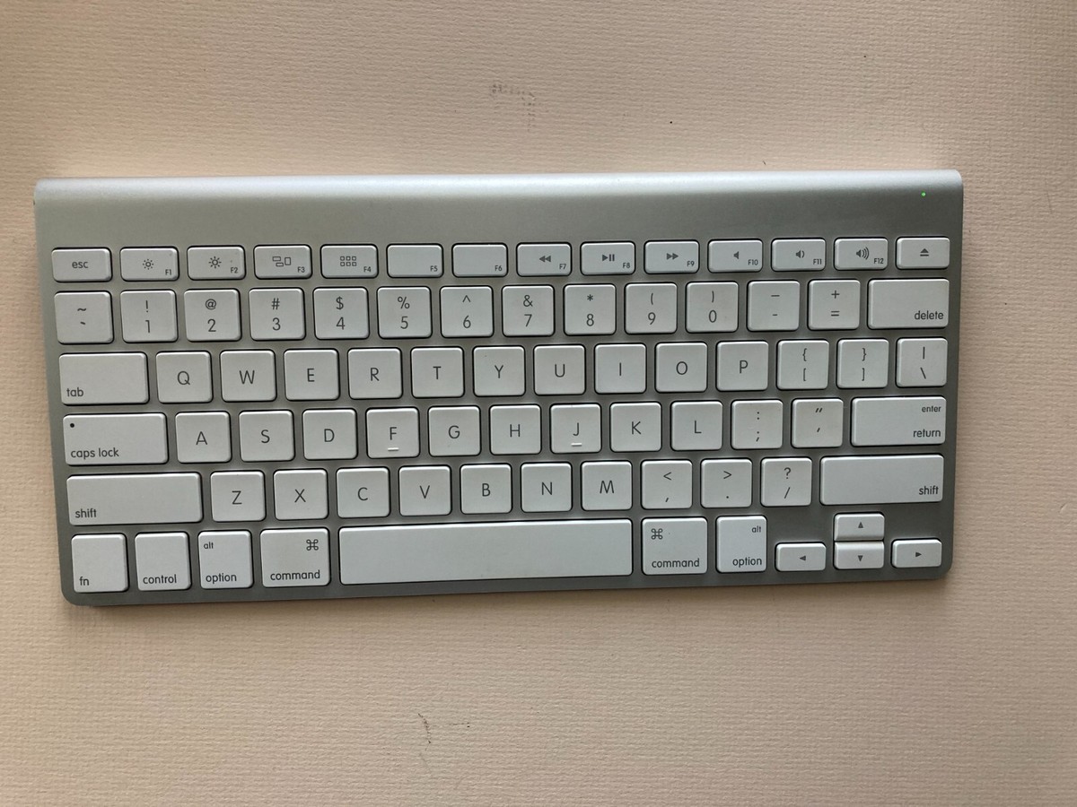 Apple Wireless & Bluetooth Keyboard - MC184ll/b – Model A1314 | eBay