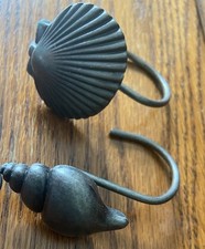 ZESTAW 12 haczyków na zasłony prysznicowe metalowe muszle morskie