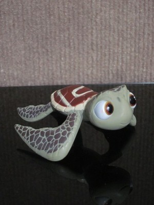 Disney Pixar Finding Nemo Rubber PVC Squirt The Sea Turtle 3'' Figure
