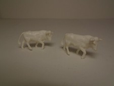 Matchbox Lesney Replacement Bulls for 37c Dodge Cattle Truck pair White Plastic