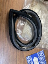 Nos Triumph Gt6 Rh Rear Quarter Light Seal Stanpart 810018