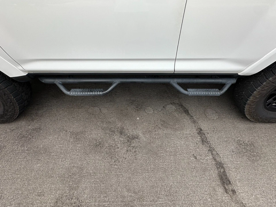 Escalones Nerf redondos negros N-Fab para Toyota 4Runner 2014-2024 | Usados | Pickup local  Foto 2 de 4