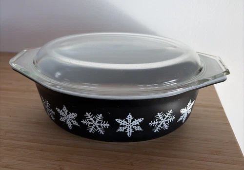 Vintage Pyrex Black w/White Snowflake Casserole 043 - 1-1/2 qt. With Lid