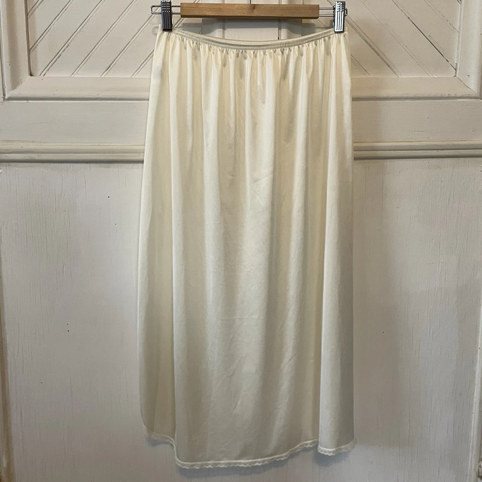 Falda sin cordones Vanity Fair Style 11-760 blanco roto satinado encaje talla grande Foto 2 de 4