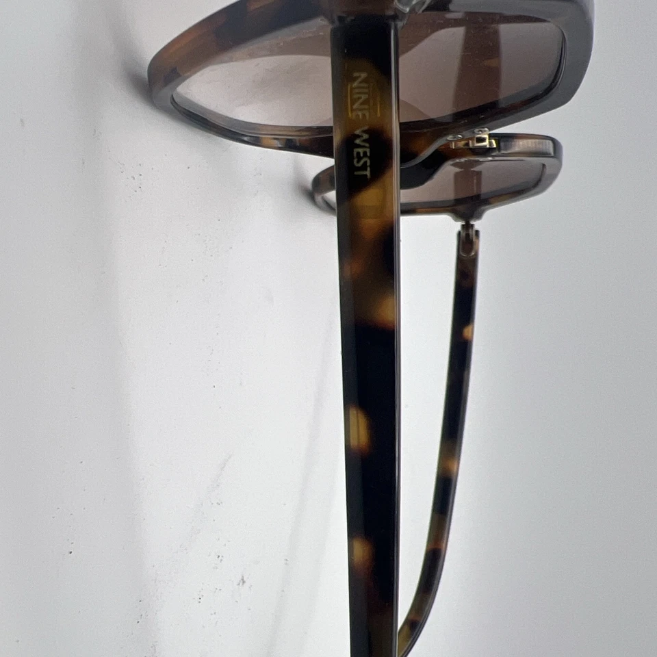 Nine West Woman's Tortoise Sunglasses - Imagem 2 de 4