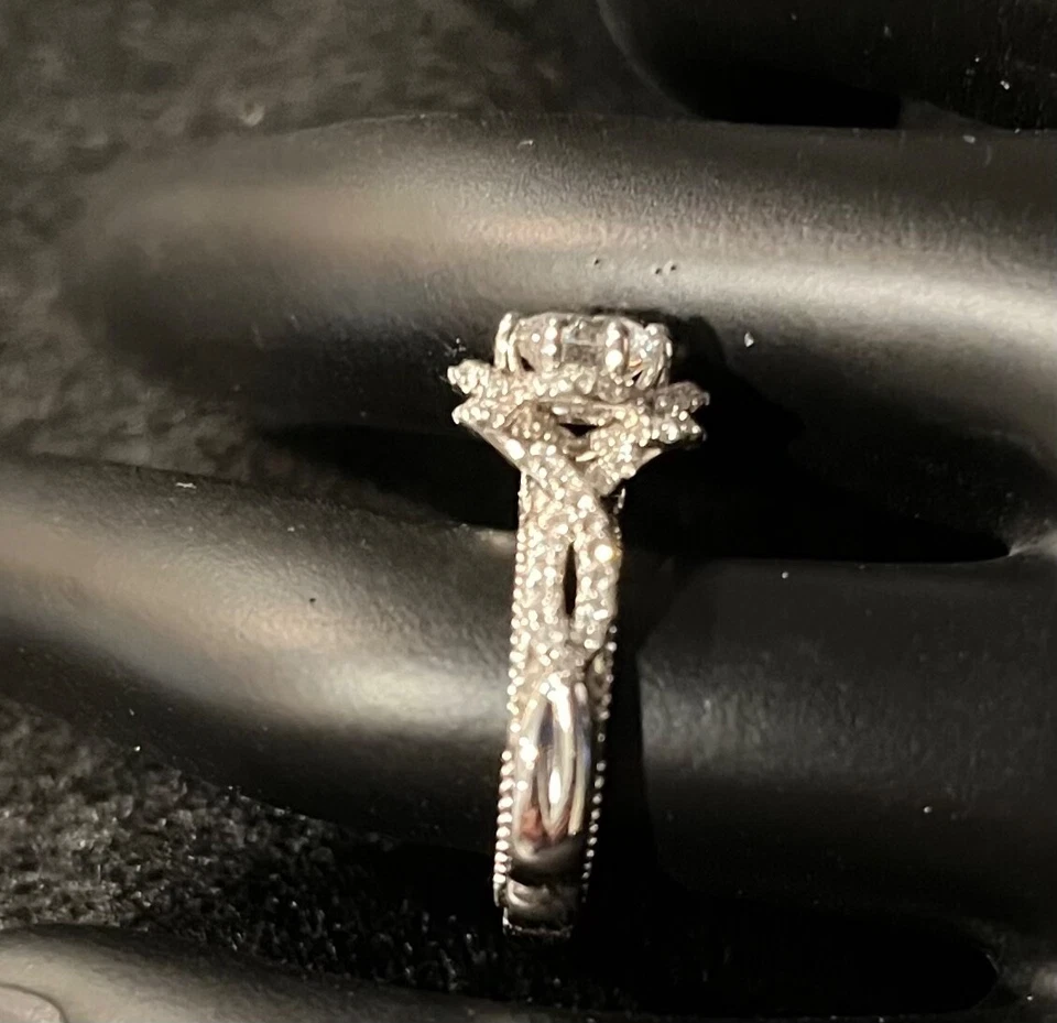 Anillo de compromiso veneciano Verragio de diamante creado por International Diamond Lab Foto 2 de 4