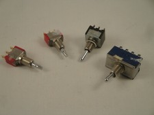 Taster Miniatur, für 6mm Loch RM5,08   4 Stk. (1,2,4-polig) Konvolut (S12)