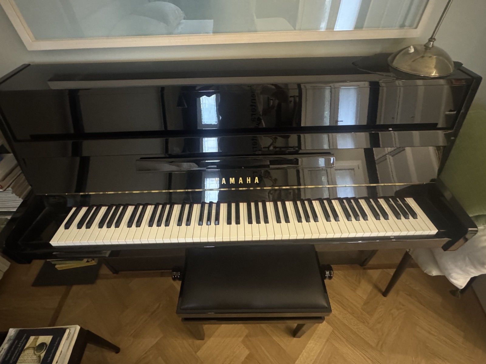 pianoforte verticale yamaha in perfette condizioni senza graffi o segni di usura