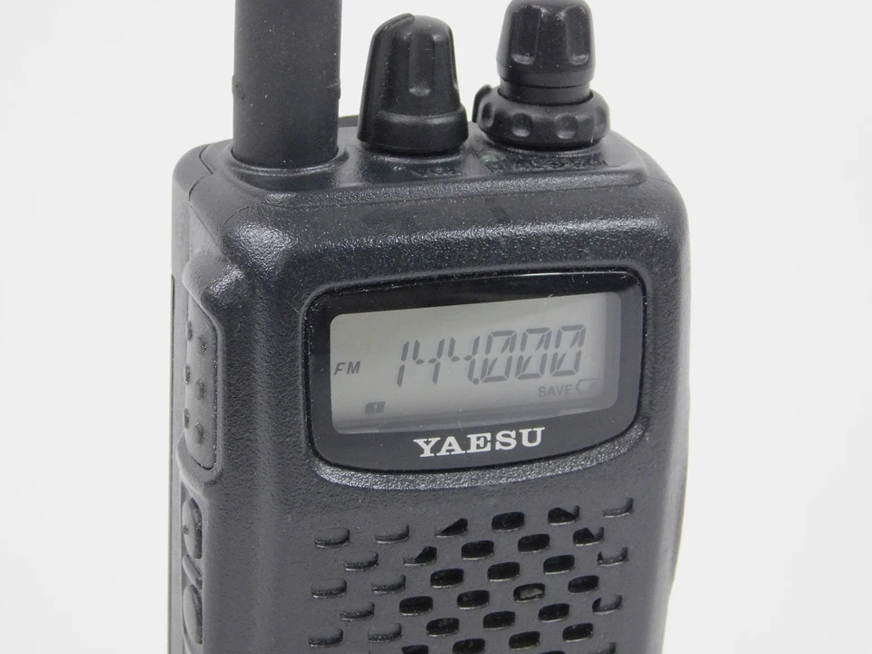 Yaesu FT-60R Handheld Ham Radio Dual-Band FM Transceiver (US version, excellent) - Image 4 of 4