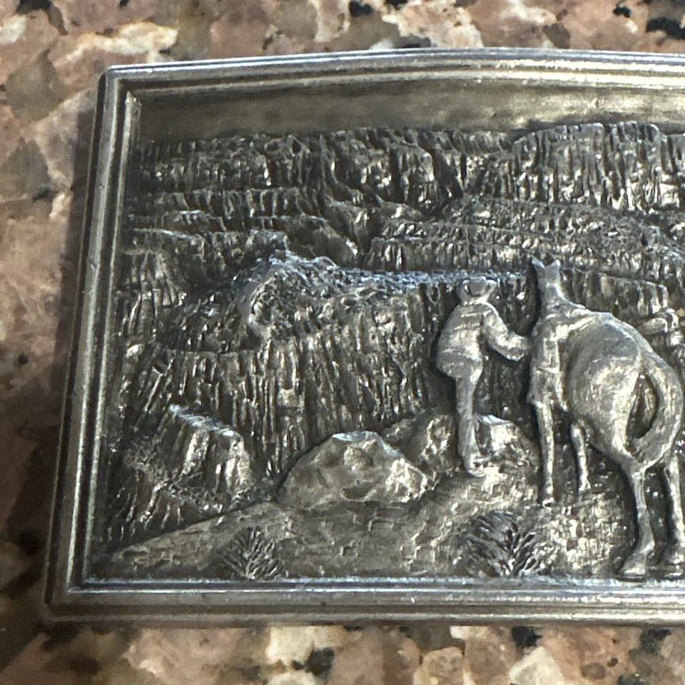 Hebilla de cinturón Bergamota Latón Works Caballo Vaquero Cañón 1977 De colección Hecho en EE. UU. Foto 2 de 4