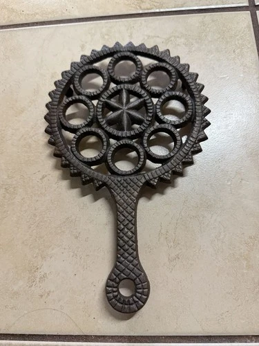 Vintage Griswold Cast Iron Trivet, the "Round" or "Star" pattern. No. 1727